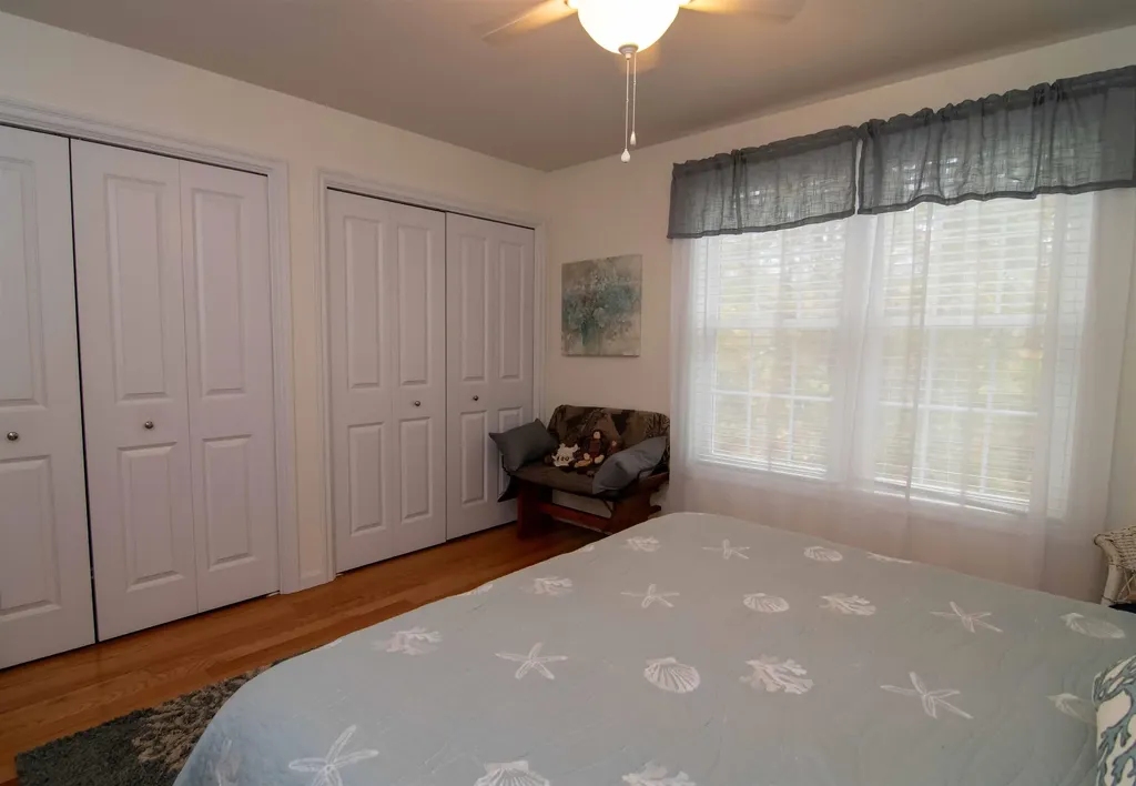 35 Locksley Lane Raymond NH 03077