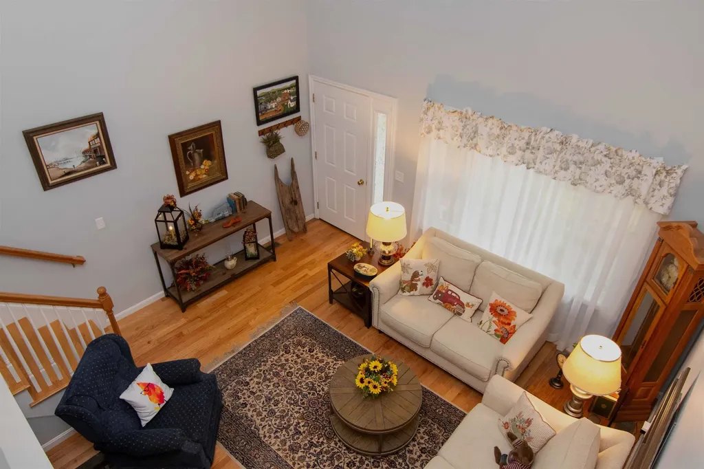 35 Locksley Lane Raymond NH 03077