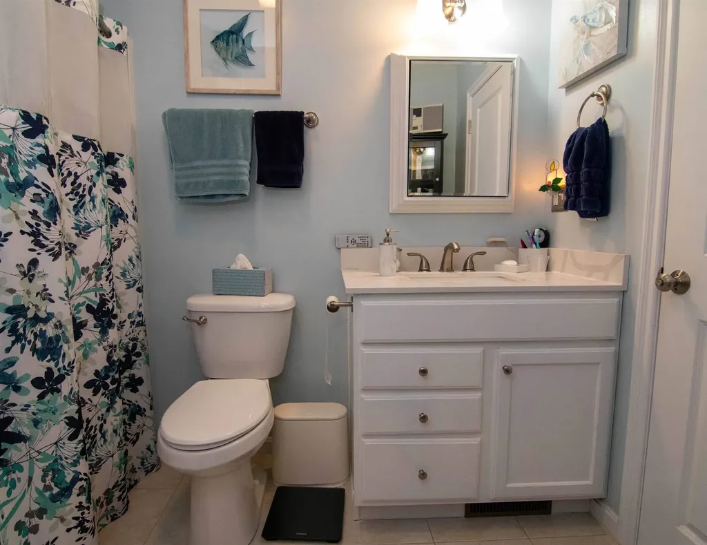 35 Locksley Lane Raymond NH 03077