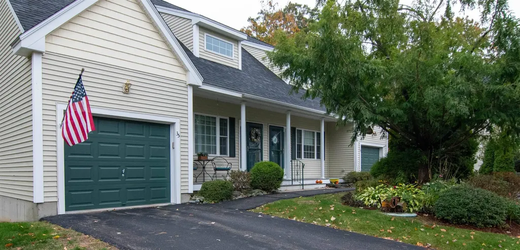 35 Locksley Lane Raymond NH 03077