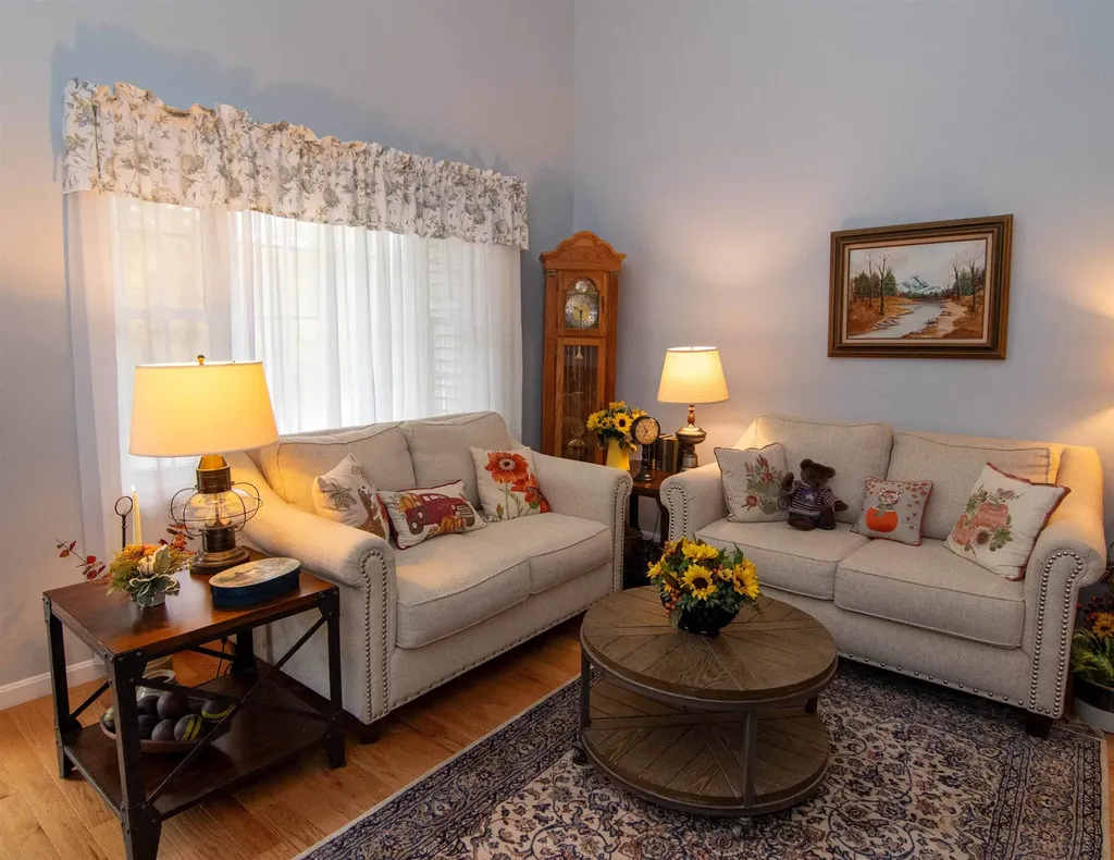 35 Locksley Lane Raymond NH 03077