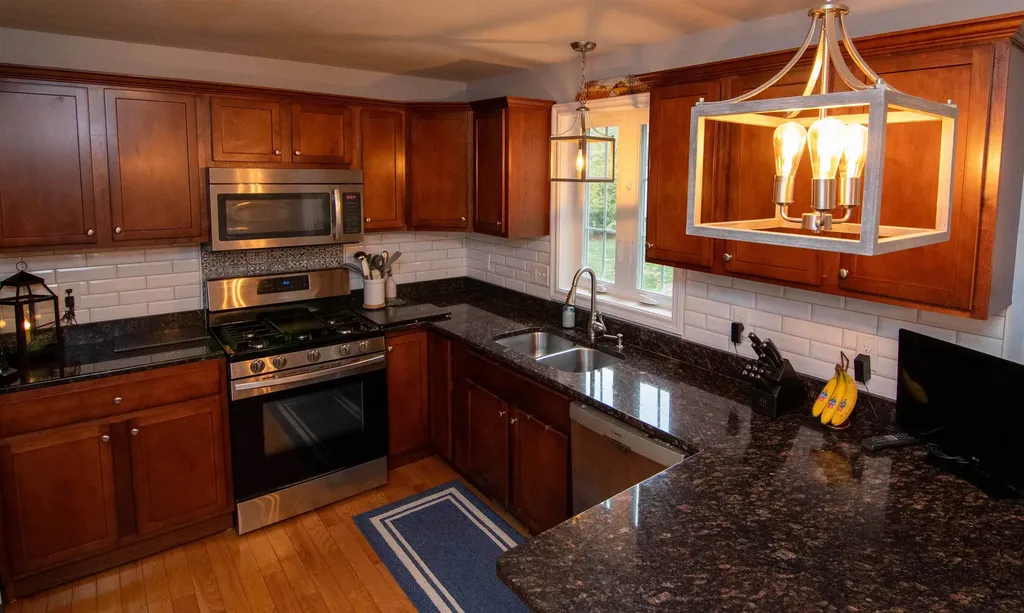 35 Locksley Lane Raymond NH 03077