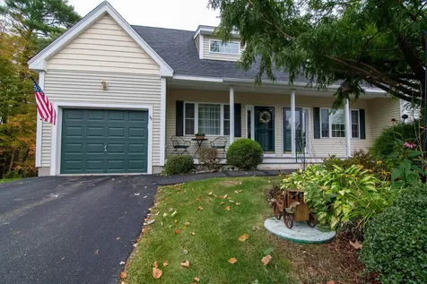 35 Locksley Lane Raymond NH 03077