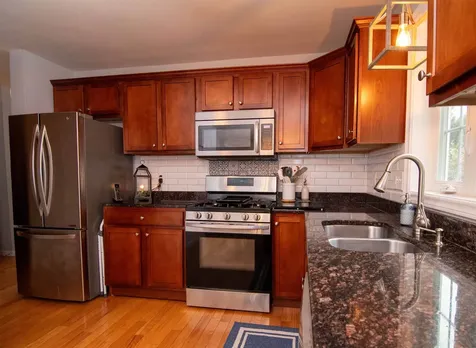 35 Locksley Lane Raymond NH 03077