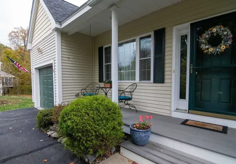 35 Locksley Lane Raymond NH 03077