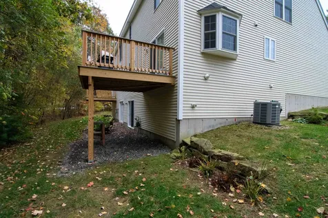 35 Locksley Lane Raymond NH 03077