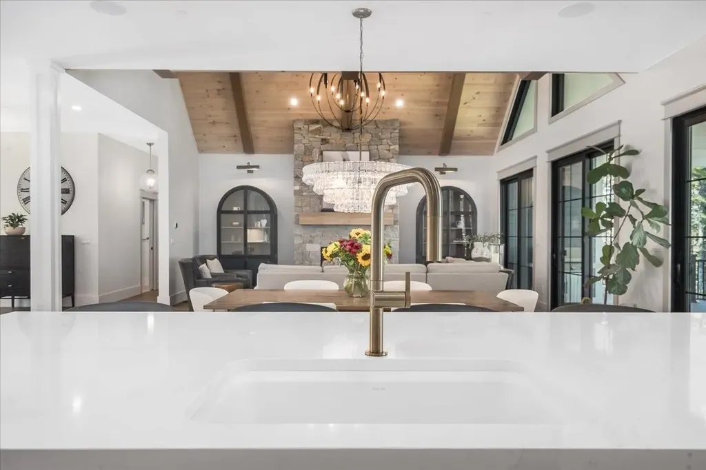 63 Commanders Helm Laconia NH 03246