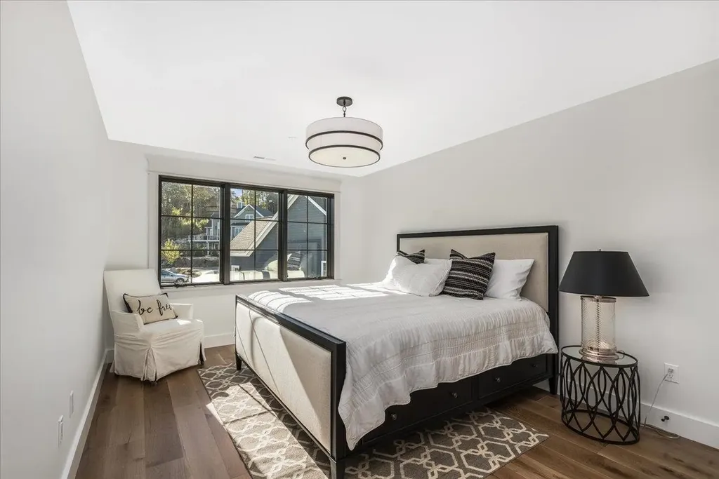 63 Commanders Helm Laconia NH 03246