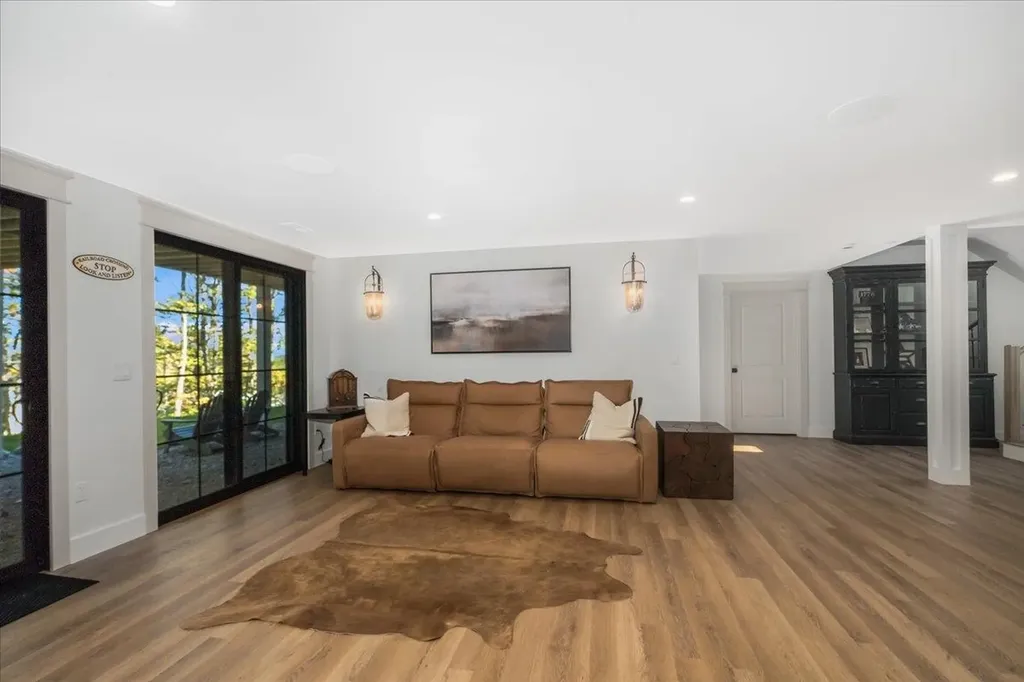 63 Commanders Helm Laconia NH 03246