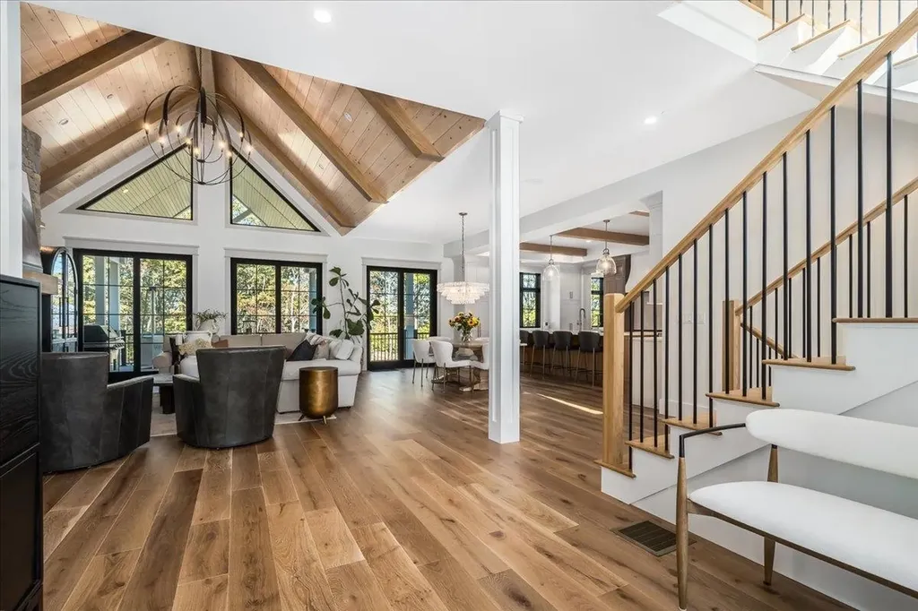 63 Commanders Helm Laconia NH 03246