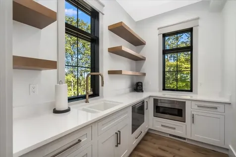 63 Commanders Helm Laconia NH 03246