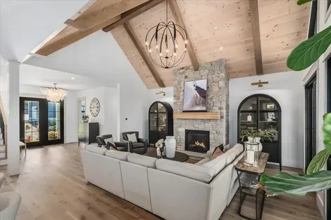 63 Commanders Helm Laconia NH 03246