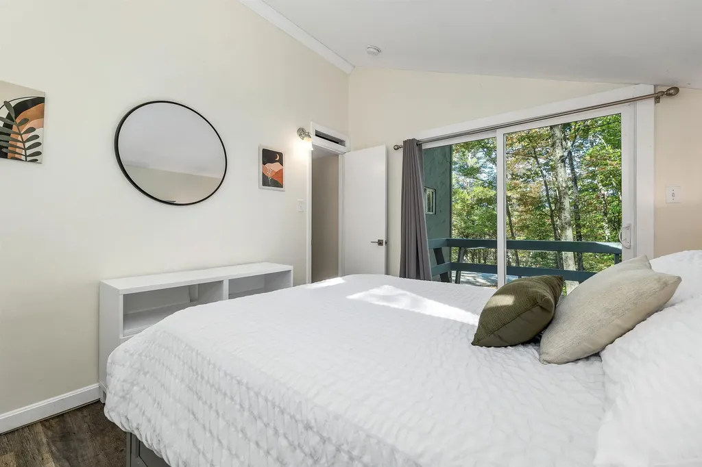 7 Wildwood Road Albany NH 03818