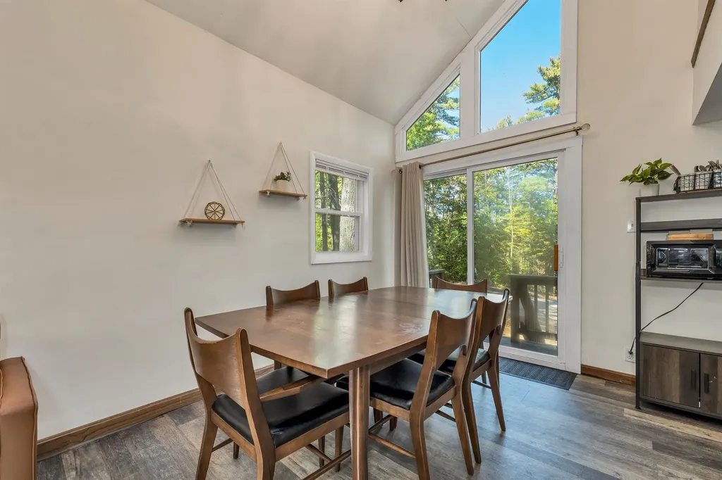 7 Wildwood Road Albany NH 03818