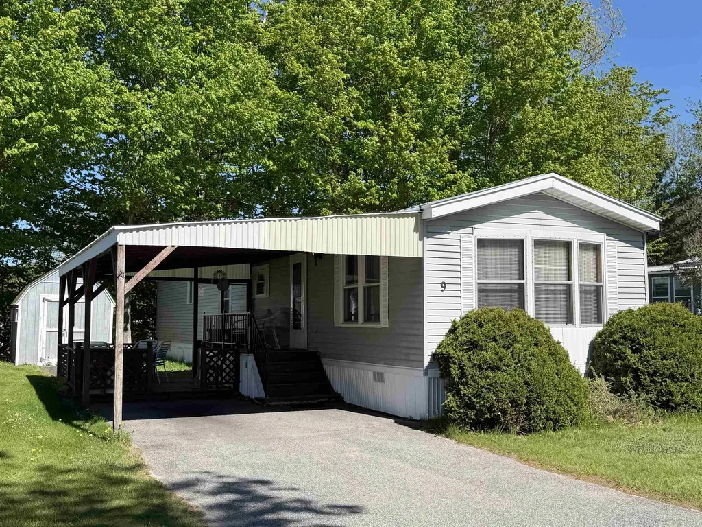 9 Paradise Street Gorham NH 03581