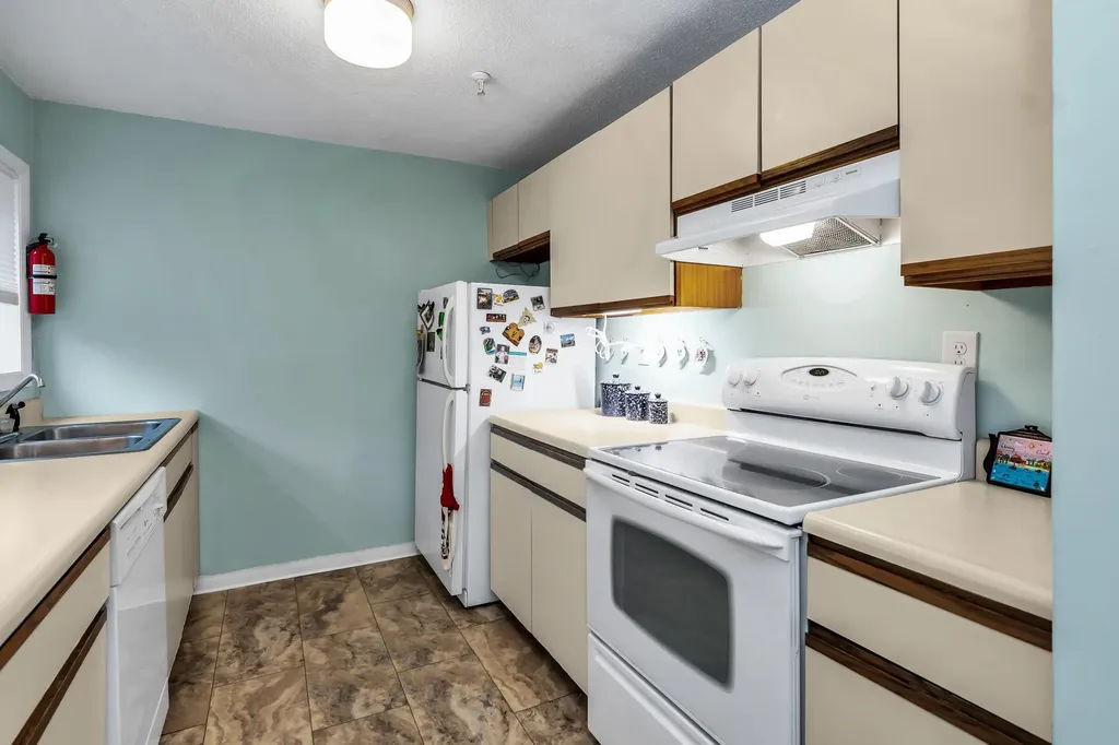 213 Abbott Farm Lane Hudson NH 03051