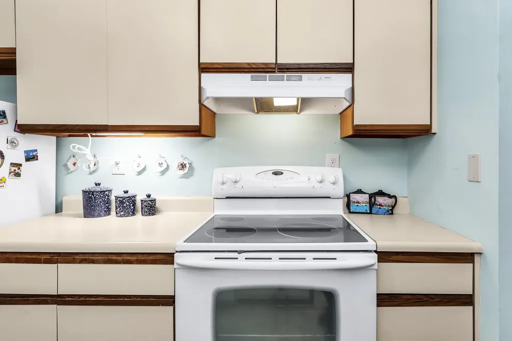 213 Abbott Farm Lane Hudson NH 03051