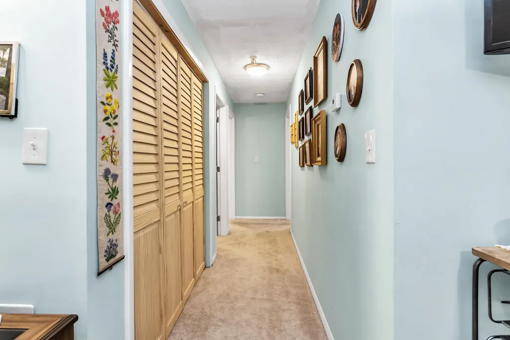 213 Abbott Farm Lane Hudson NH 03051