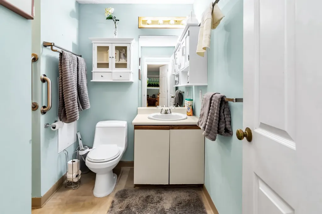 213 Abbott Farm Lane Hudson NH 03051