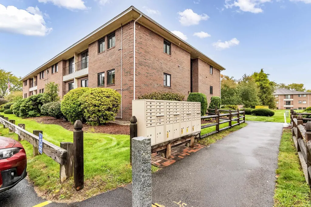 213 Abbott Farm Lane Hudson NH 03051