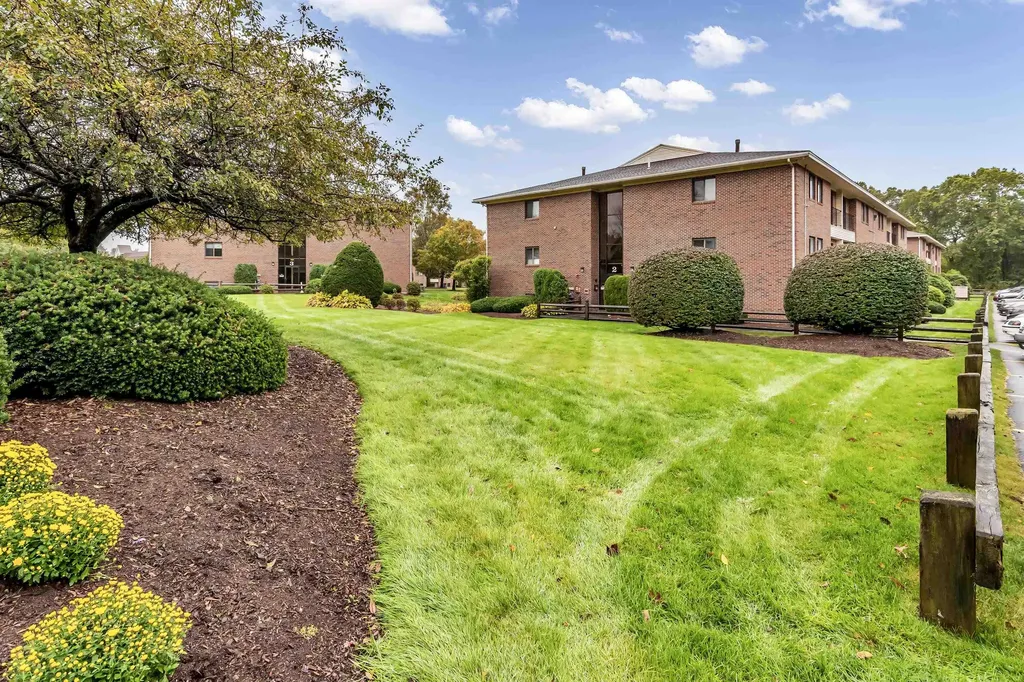 213 Abbott Farm Lane Hudson NH 03051