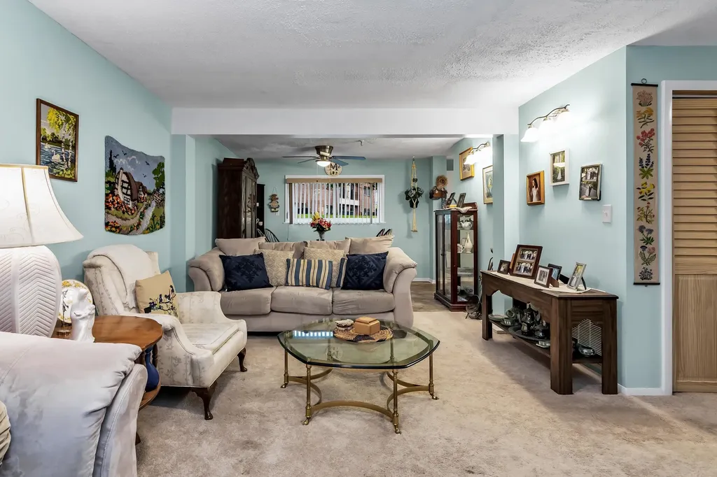 213 Abbott Farm Lane Hudson NH 03051