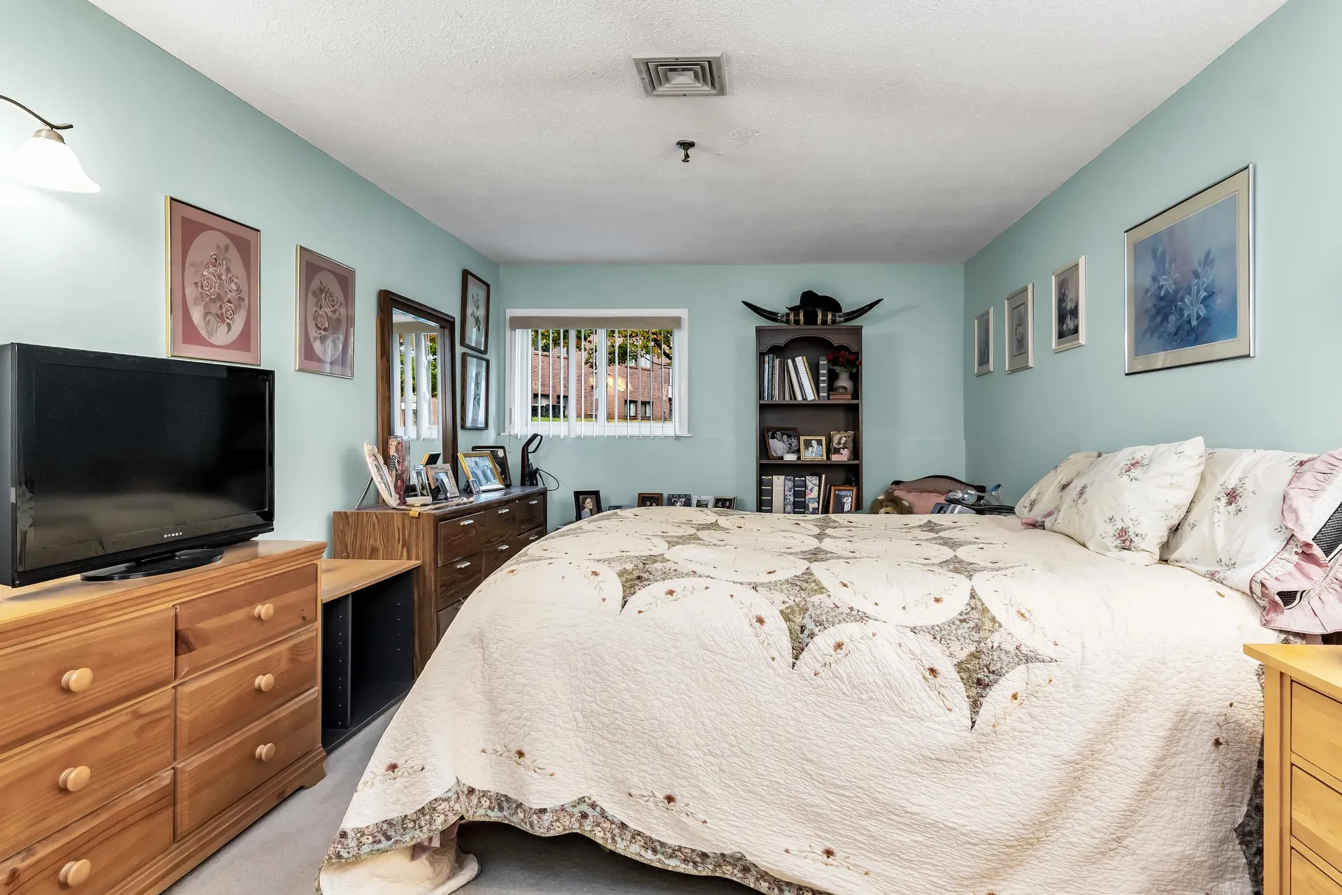 213 Abbott Farm Lane Hudson NH 03051