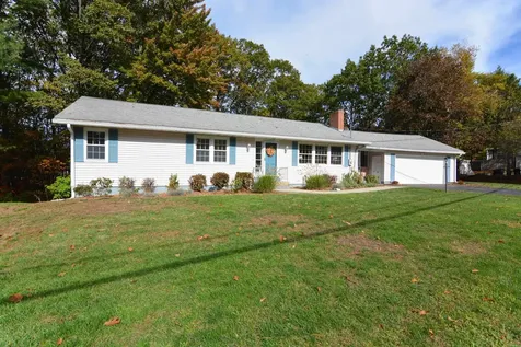 552 Oak Street Manchester NH 03104