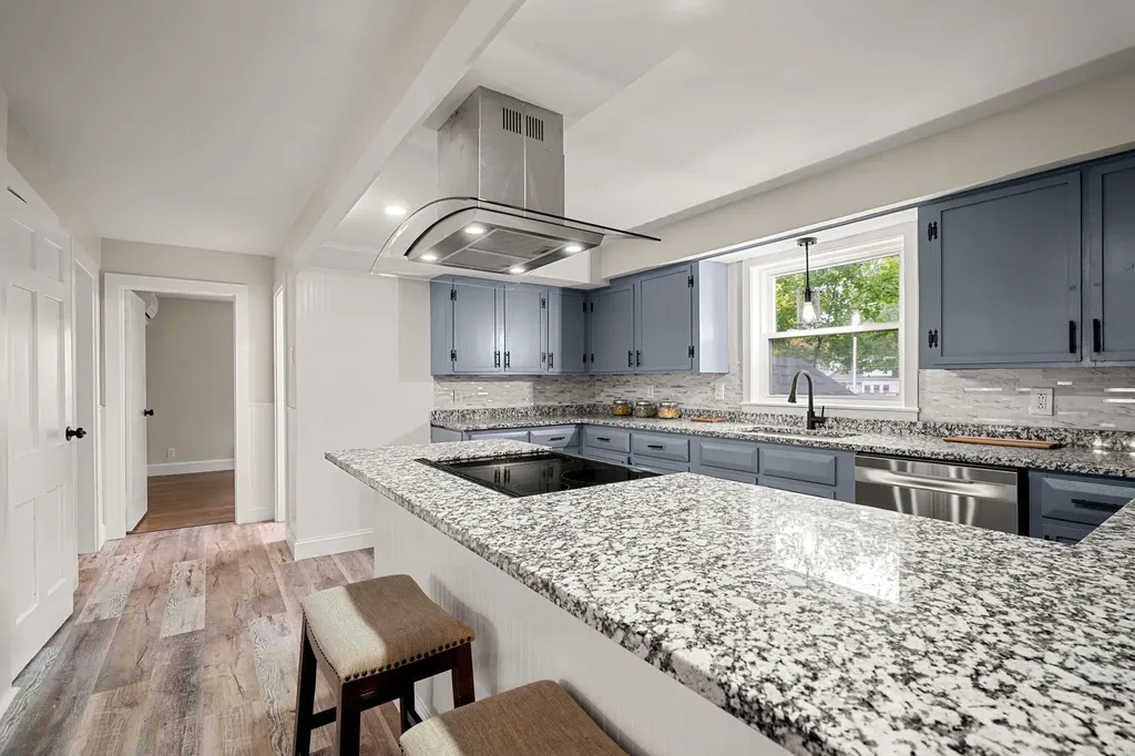 24 Fairbanks Street Manchester NH 03102