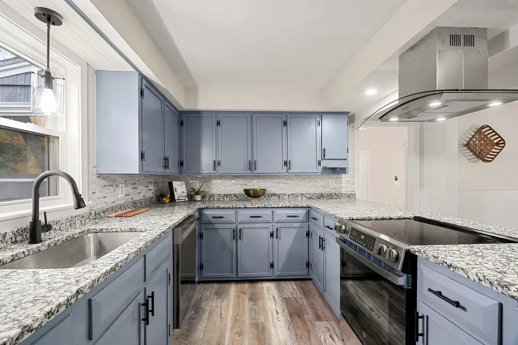 24 Fairbanks Street Manchester NH 03102