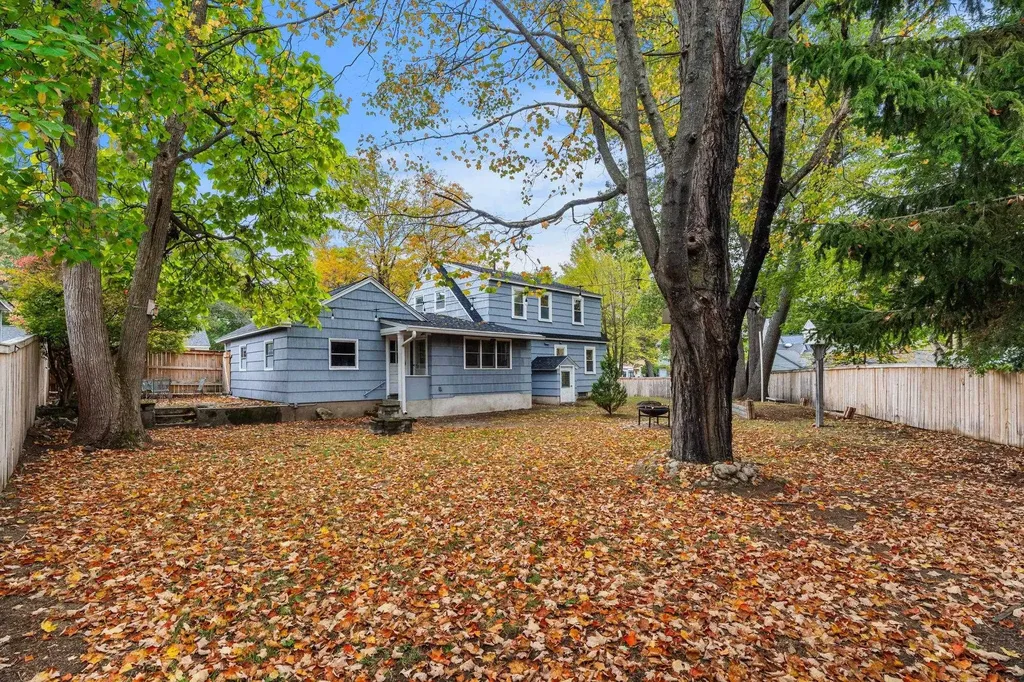 24 Fairbanks Street Manchester NH 03102