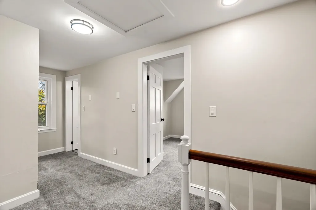 24 Fairbanks Street Manchester NH 03102