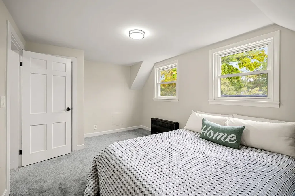 24 Fairbanks Street Manchester NH 03102