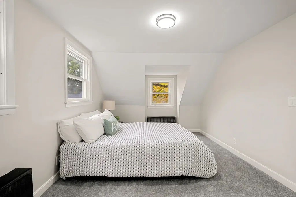 24 Fairbanks Street Manchester NH 03102