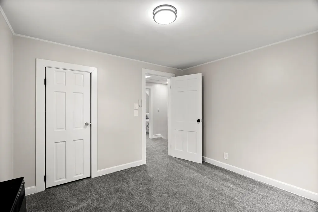 24 Fairbanks Street Manchester NH 03102