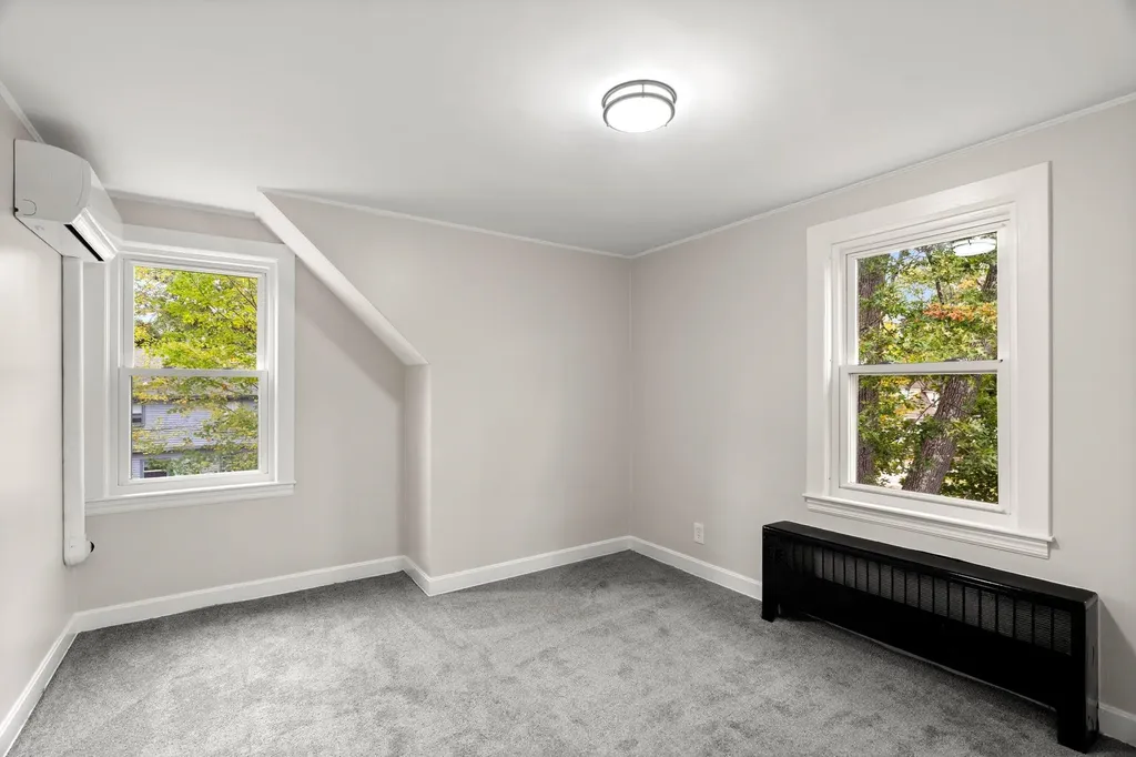 24 Fairbanks Street Manchester NH 03102