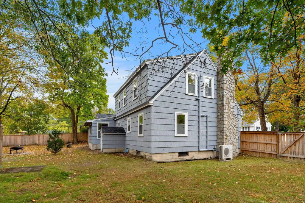 24 Fairbanks Street Manchester NH 03102