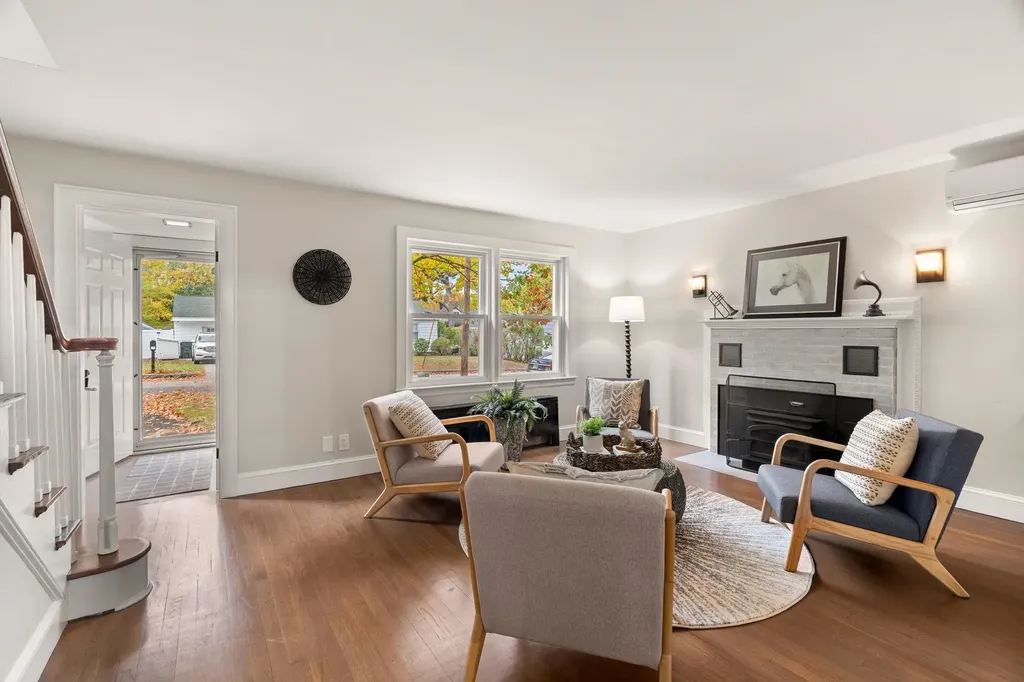 24 Fairbanks Street Manchester NH 03102