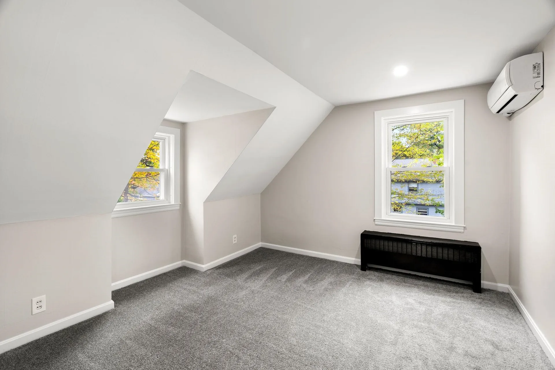 24 Fairbanks Street Manchester NH 03102