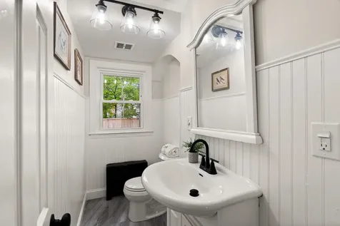 24 Fairbanks Street Manchester NH 03102