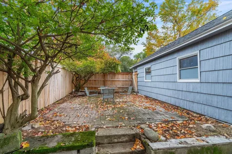 24 Fairbanks Street Manchester NH 03102