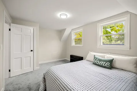 24 Fairbanks Street Manchester NH 03102