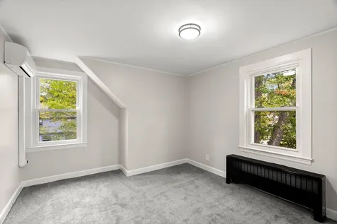 24 Fairbanks Street Manchester NH 03102