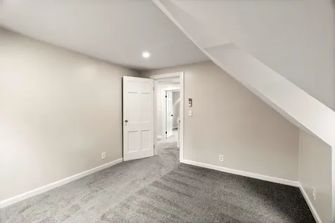 24 Fairbanks Street Manchester NH 03102