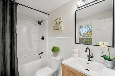 24 Fairbanks Street Manchester NH 03102