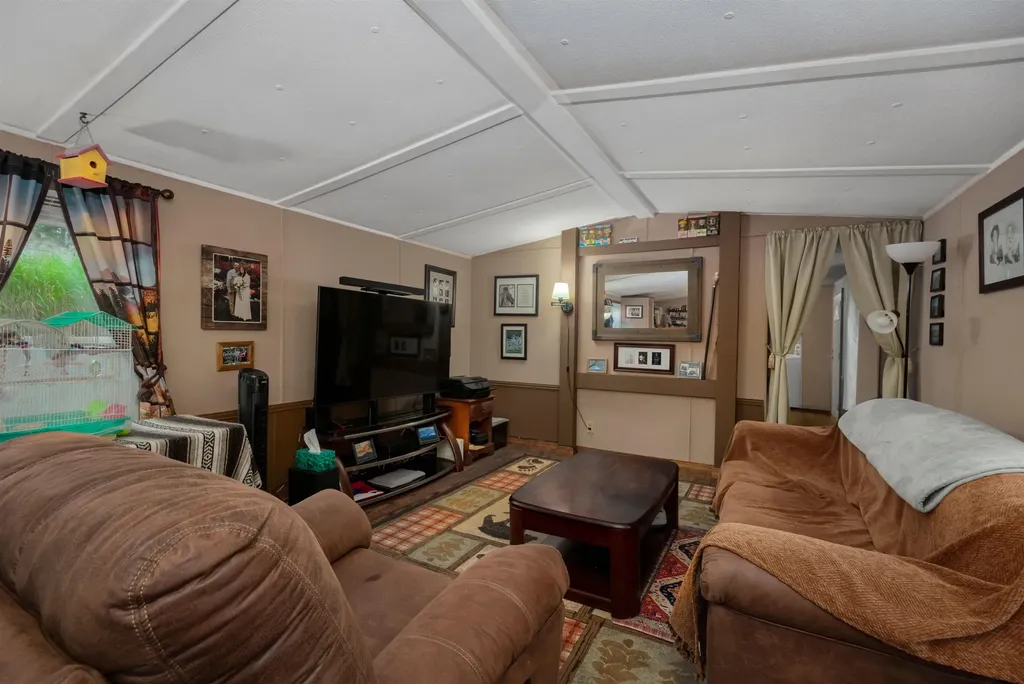 22 Cedar Lane Lee NH 03861