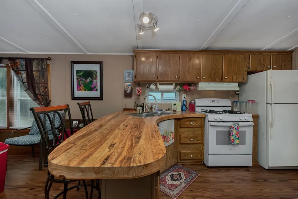 22 Cedar Lane Lee NH 03861