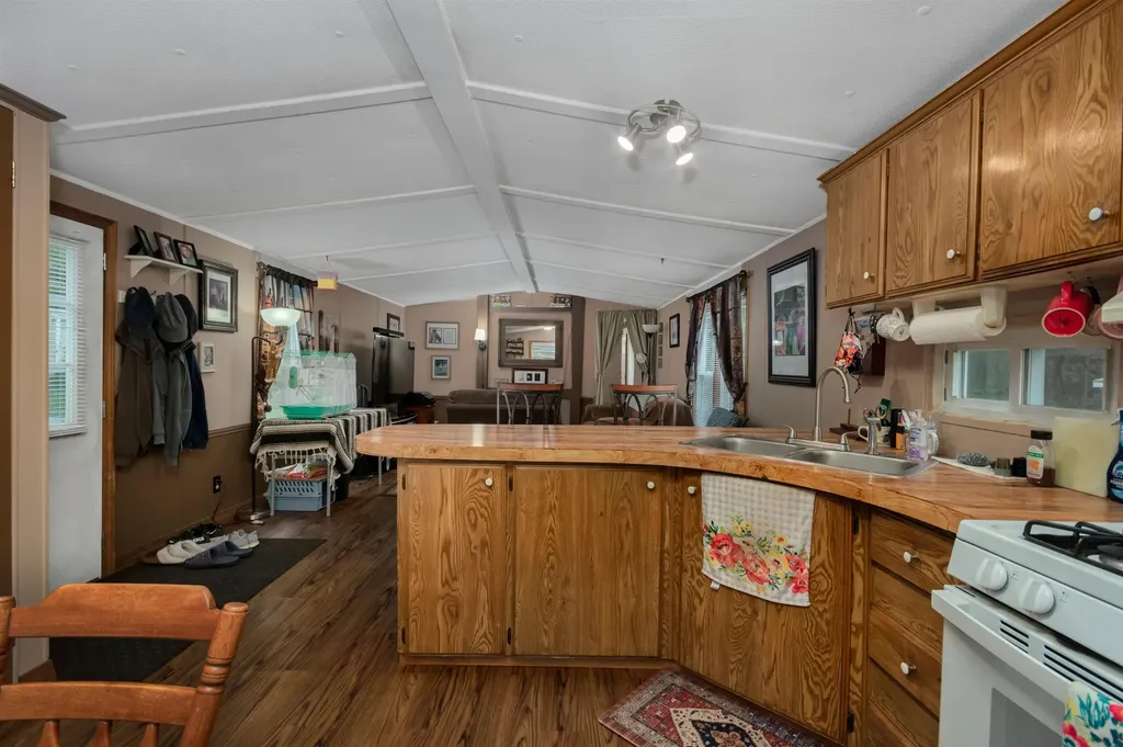 22 Cedar Lane Lee NH 03861