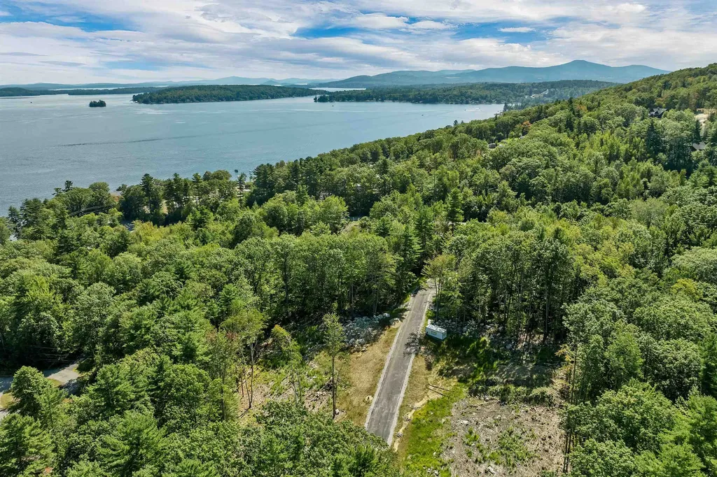 45 Stern Castle Place Laconia NH 03246