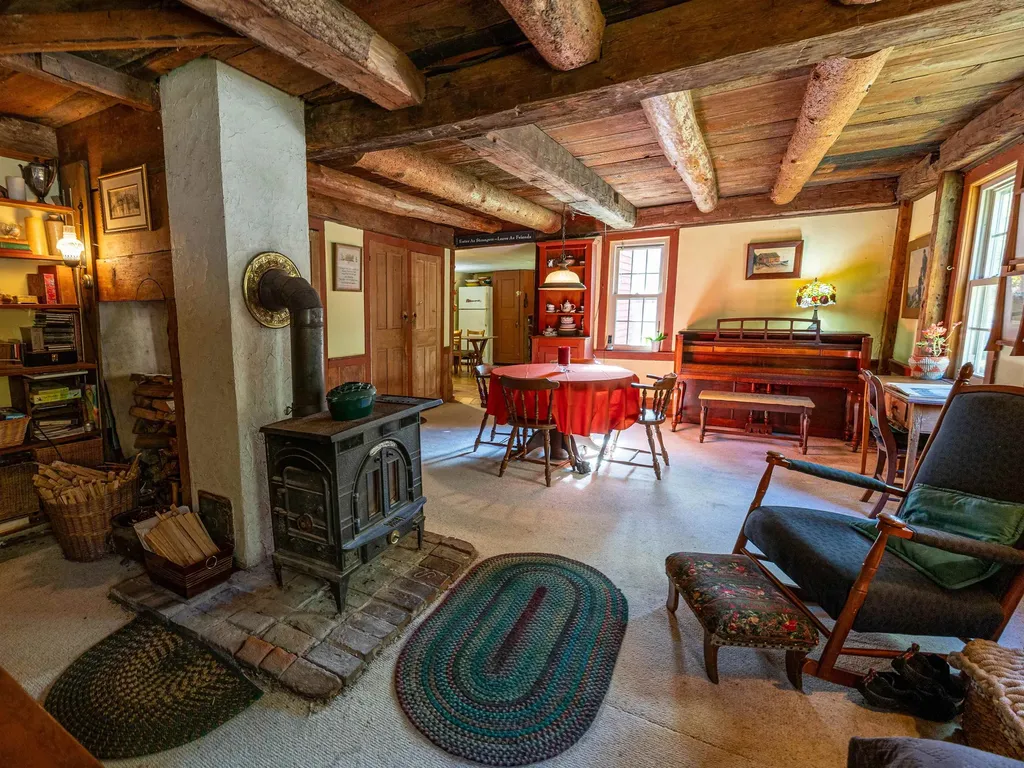 64 Rowe Mountain Road Bradford NH 03221